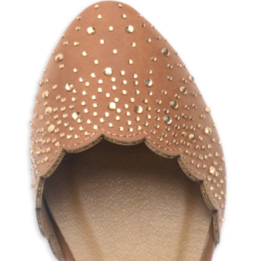 Closed toe flat Sandals and Rhinestone details.